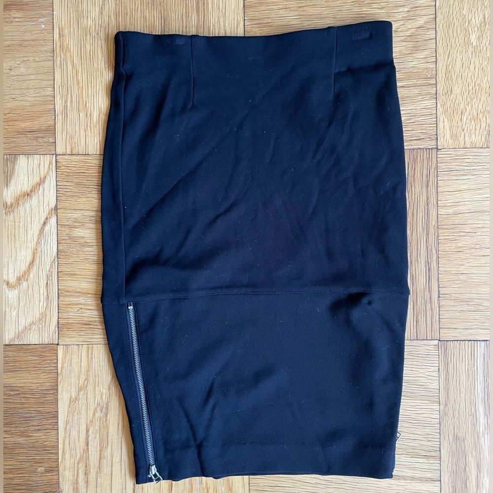 Wilfred (Aritzia) black ponté pencil skirt with front zip Sz 2 VGUC